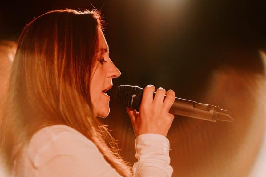 How To Hold A Microphone When Singing Live