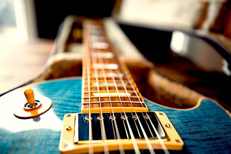 How Do Guitar Strings Affect Tone? (Acoustic, Electric, Bass)